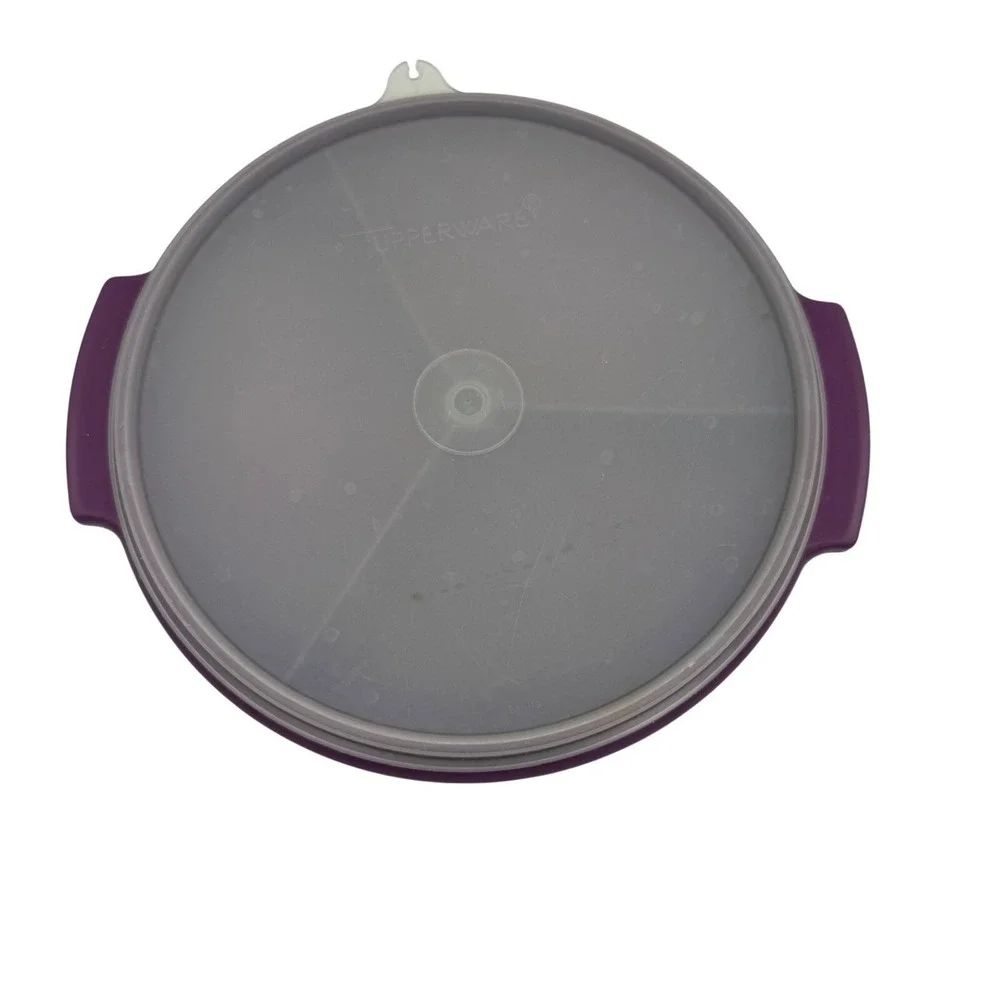 Tupperware compartment serving